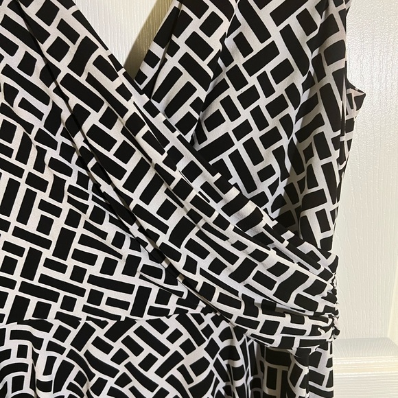 White House black market Geometric print faux wrap v-neck dress sz14 - Picture 2 of 4